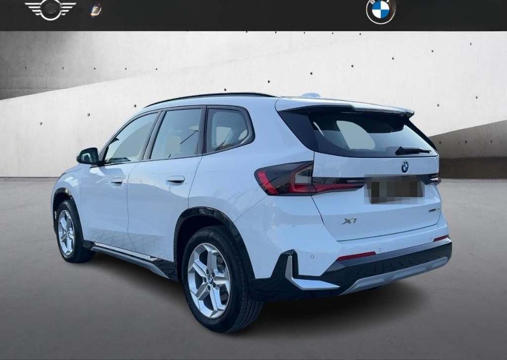 BMW X1 xDrive23i xLine Park-Assistent AHK PANO LED foto 3