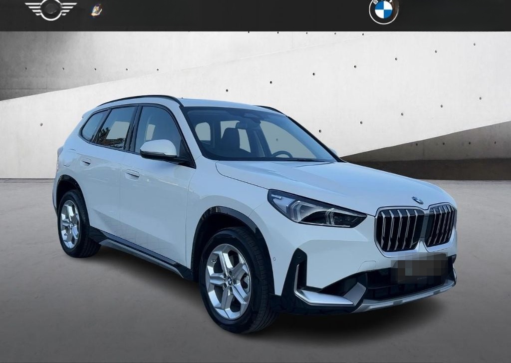 BMW X1 xDrive23i xLine Park-Assistent AHK PANO LED foto 5