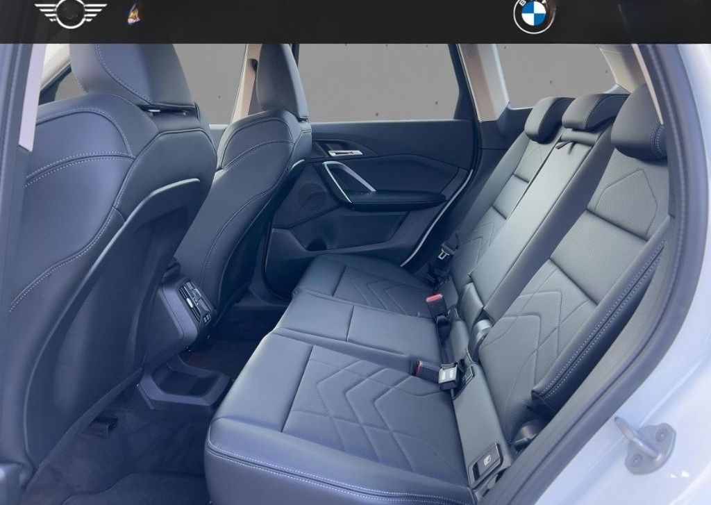 BMW X1 xDrive23i xLine Park-Assistent AHK PANO LED foto 8