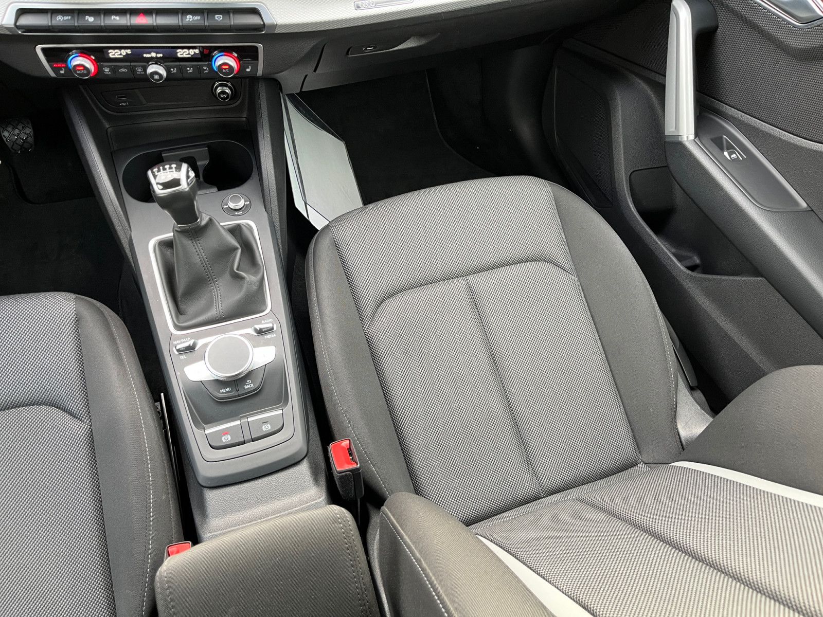 Audi Q2 30 TFSI S line Virtual Cockpit LED Einparkh foto 8