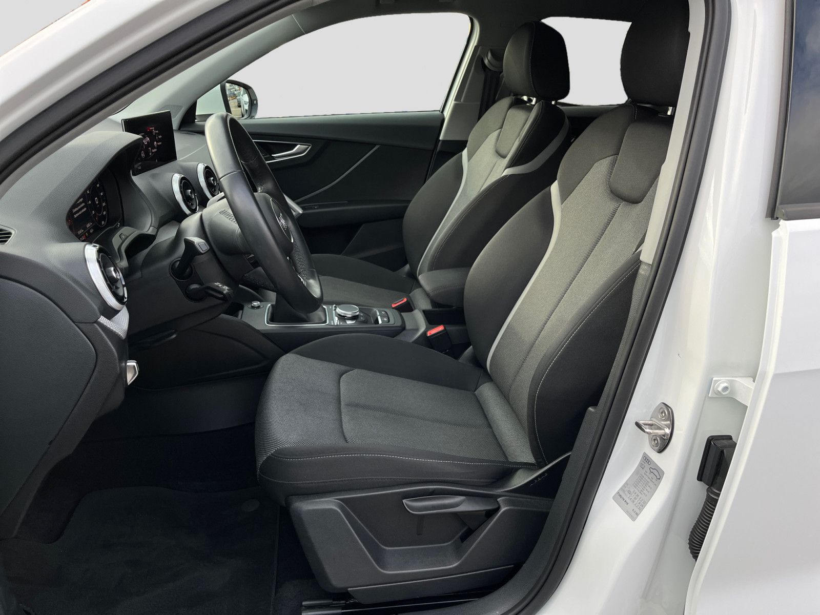 Audi Q2 30 TFSI S line Virtual Cockpit LED Einparkh foto 10