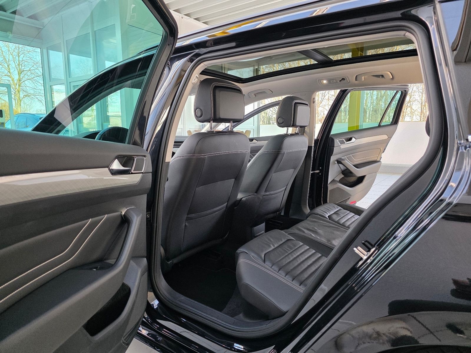 Volkswagen Passat Variant Business 4Motion R-Line Panorama foto 14