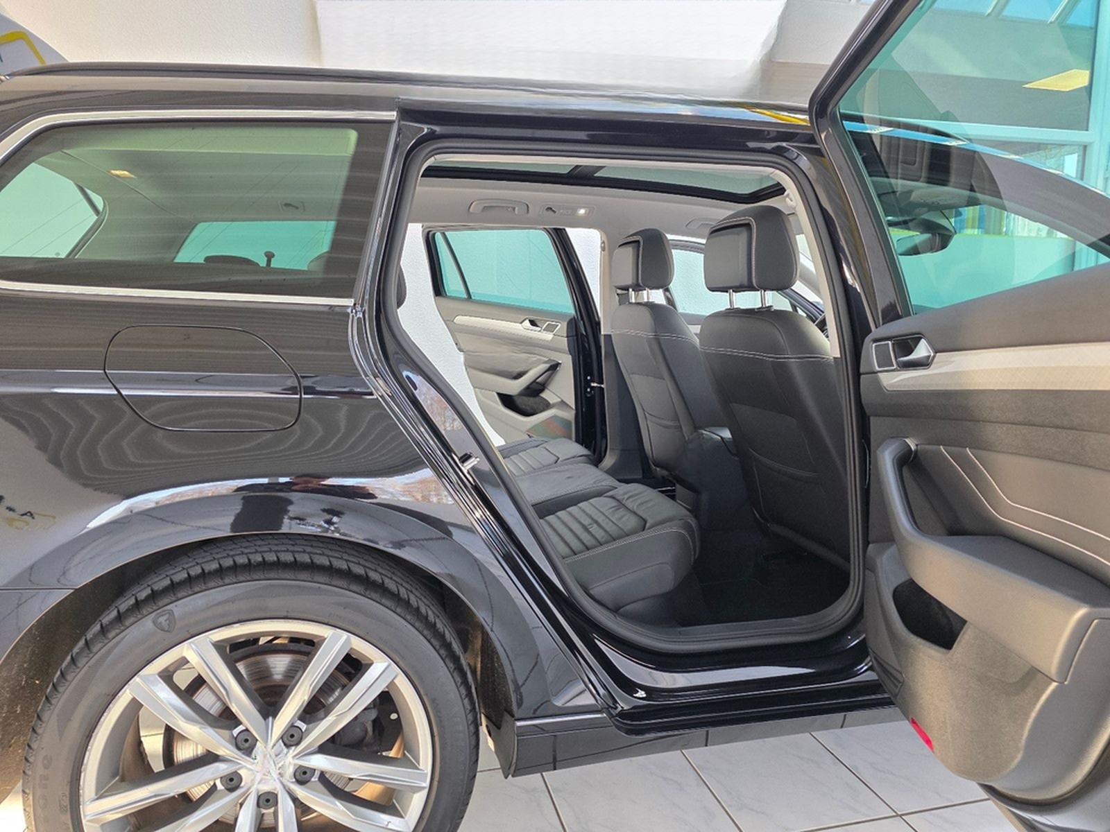 Volkswagen Passat Variant Business 4Motion R-Line Panorama foto 17