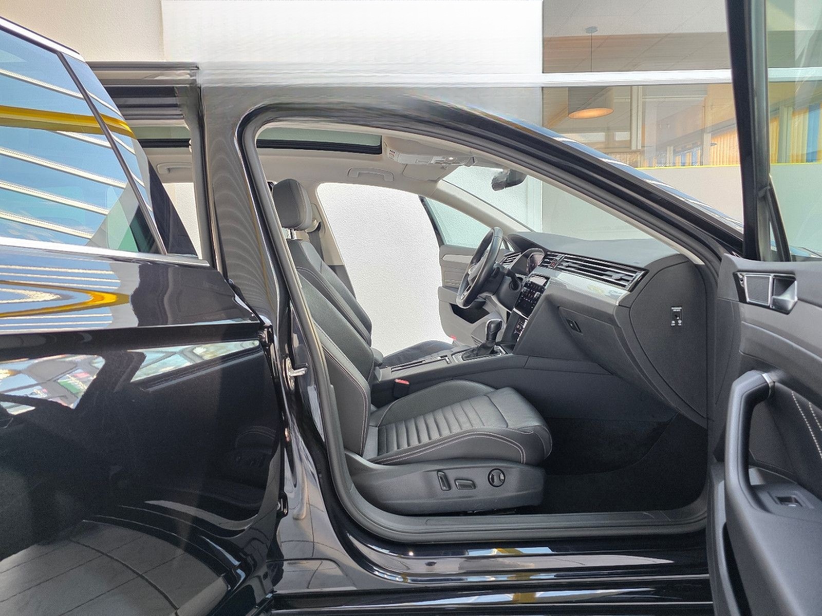 Volkswagen Passat Variant Business 4Motion R-Line Panorama foto 18