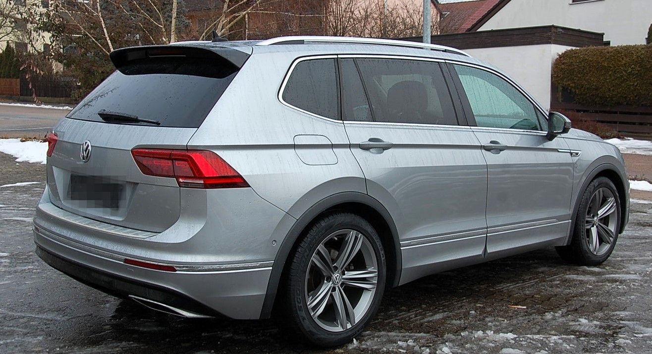 Volkswagen Tiguan Allspace 2.0 TDI 4motion R-Line Pano foto 3