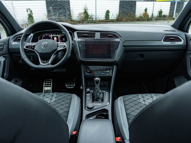 Volkswagen Tiguan 2.0 TDI DSG 4M R-Line *AHK*PANO*MATRIX* foto 17