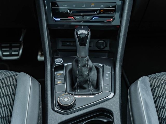 Volkswagen Tiguan 2.0 TDI DSG 4M R-Line *AHK*PANO*MATRIX* foto 19