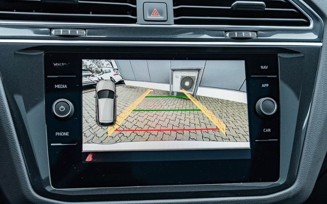Volkswagen Tiguan 2.0 TDI DSG 4M R-Line *AHK*PANO*MATRIX* foto 25