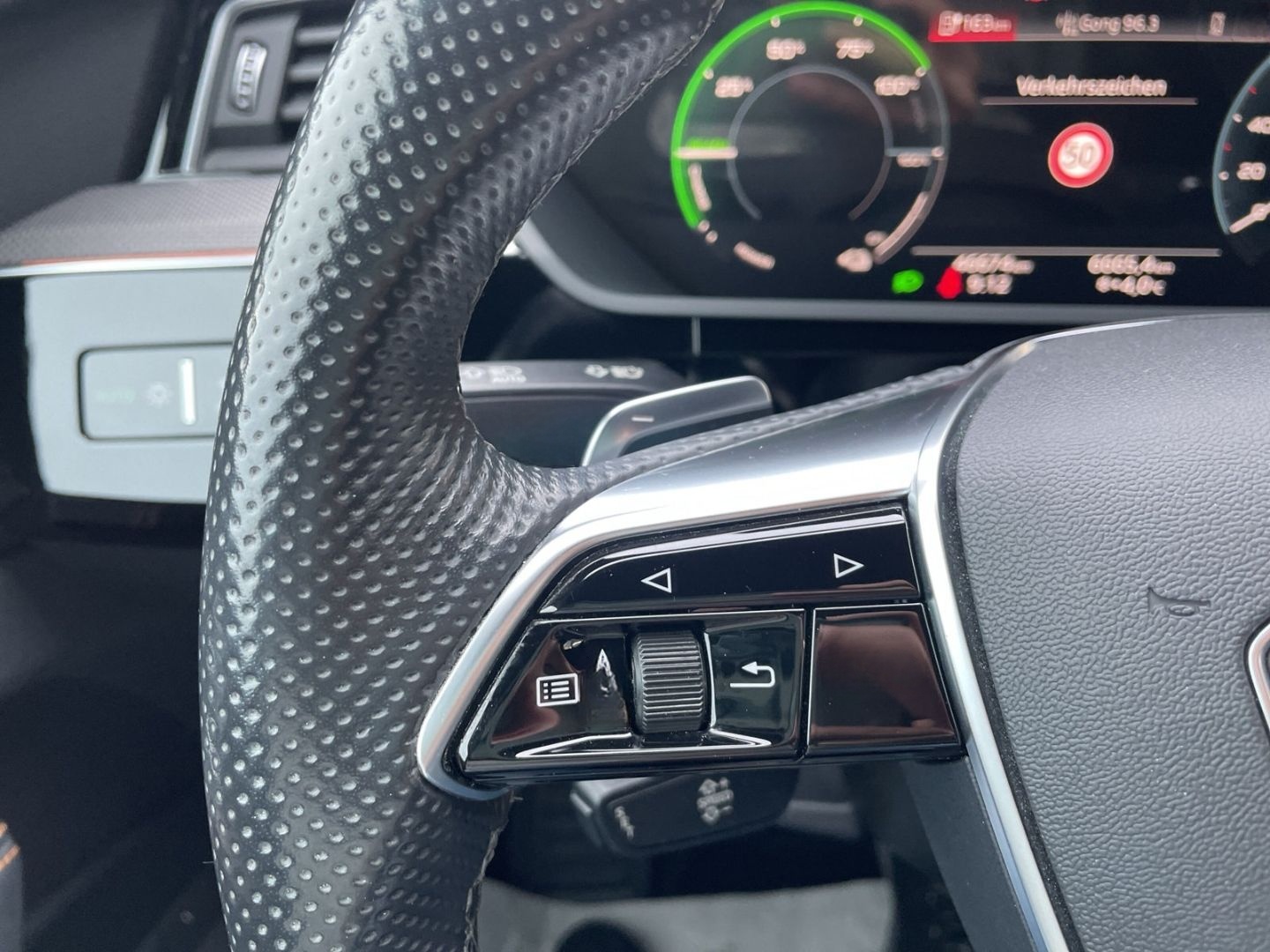 Audi e-tron Sportback 55 S-Line qu Matrix AHK B&O HuD foto 16
