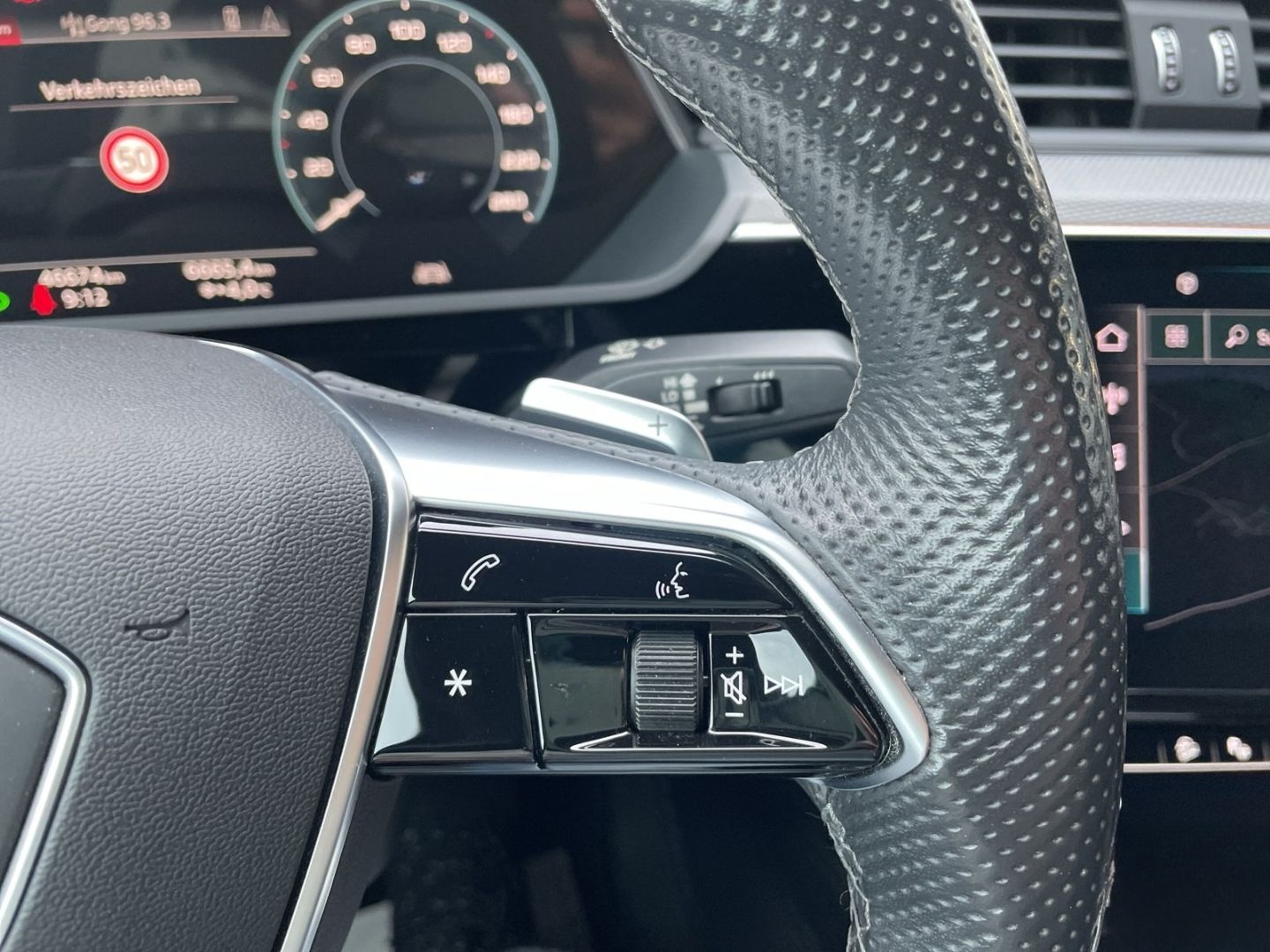 Audi e-tron Sportback 55 S-Line qu Matrix AHK B&O HuD foto 17