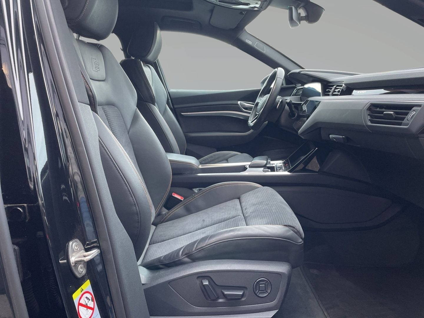 Audi e-tron Sportback 55 S-Line qu Matrix AHK B&O HuD foto 7