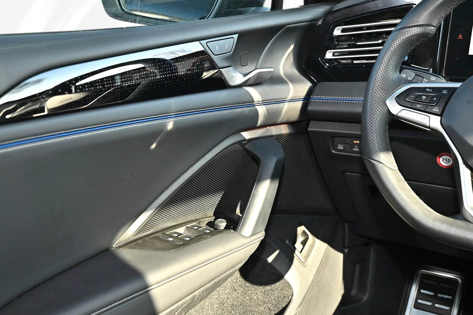 Volkswagen Tiguan 2.0 TDI 4Motion DSG R-Line 3,99% Finanzie foto 16