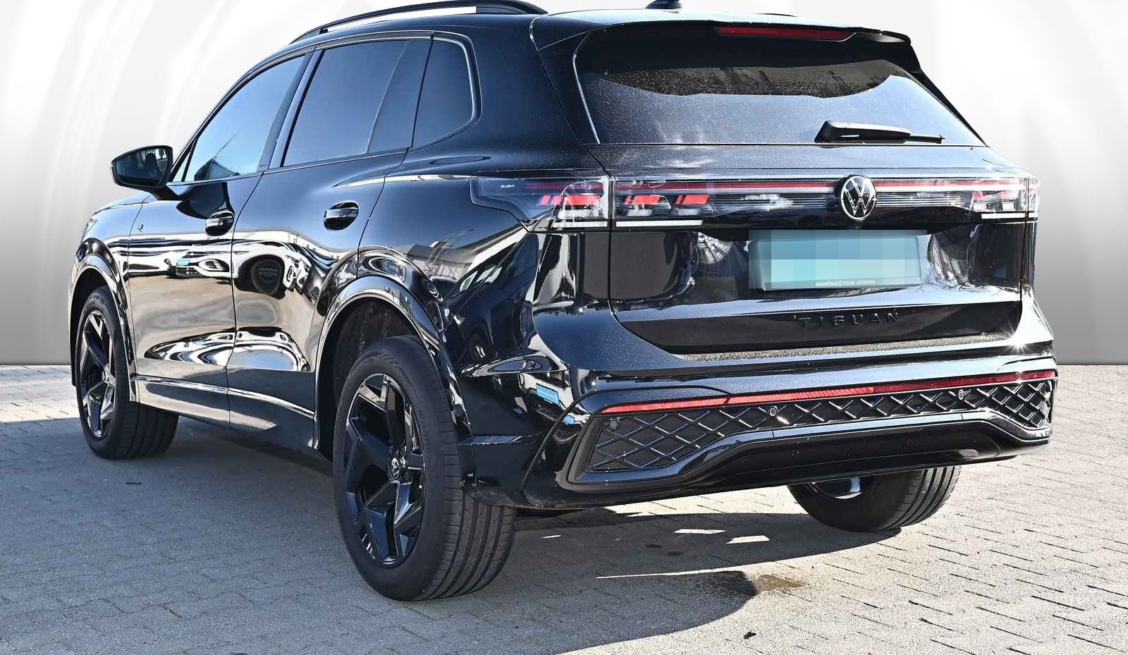 Volkswagen Tiguan 2.0 TDI 4Motion DSG R-Line 3,99% Finanzie foto 4