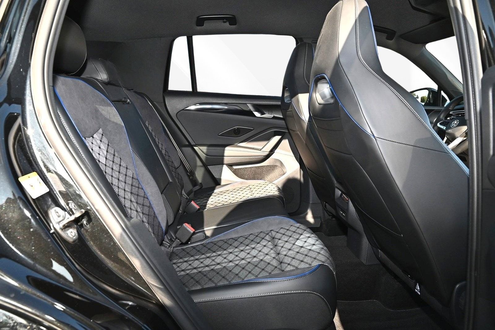 Volkswagen Tiguan 2.0 TDI 4Motion DSG R-Line 3,99% Finanzie foto 7