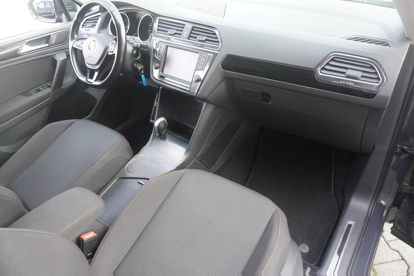 Volkswagen Tiguan 2.0 TDI 4Motion Sound AHK ACC Kamera Navi foto 13