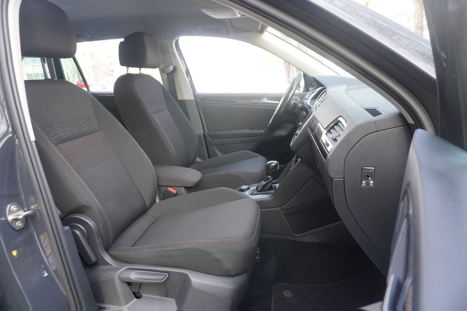 Volkswagen Tiguan 2.0 TDI 4Motion Sound AHK ACC Kamera Navi foto 14