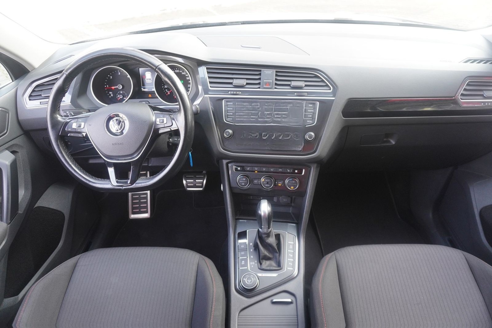 Volkswagen Tiguan 2.0 TDI 4Motion Sound AHK ACC Kamera Navi foto 15