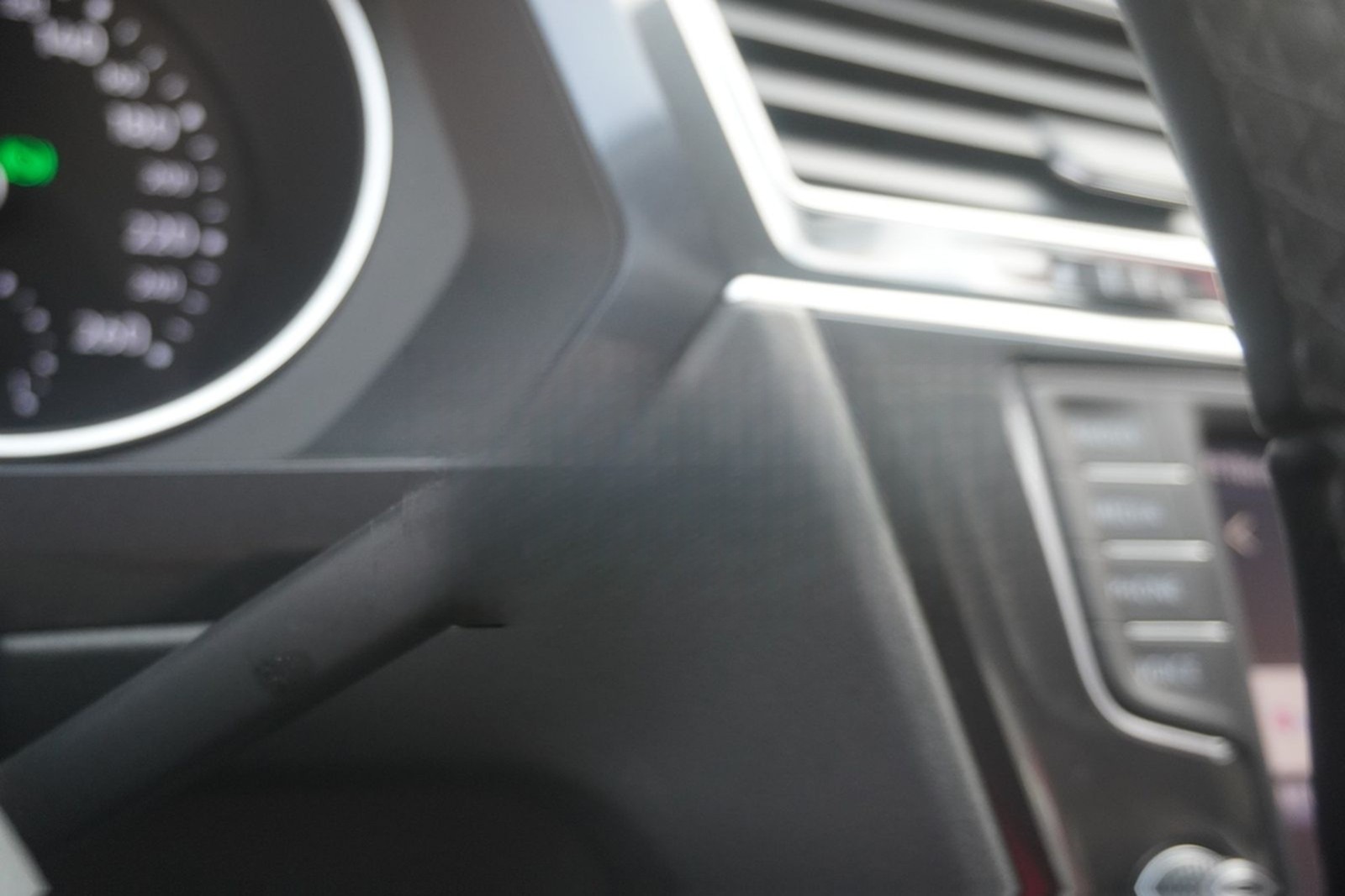Volkswagen Tiguan 2.0 TDI 4Motion Sound AHK ACC Kamera Navi foto 21
