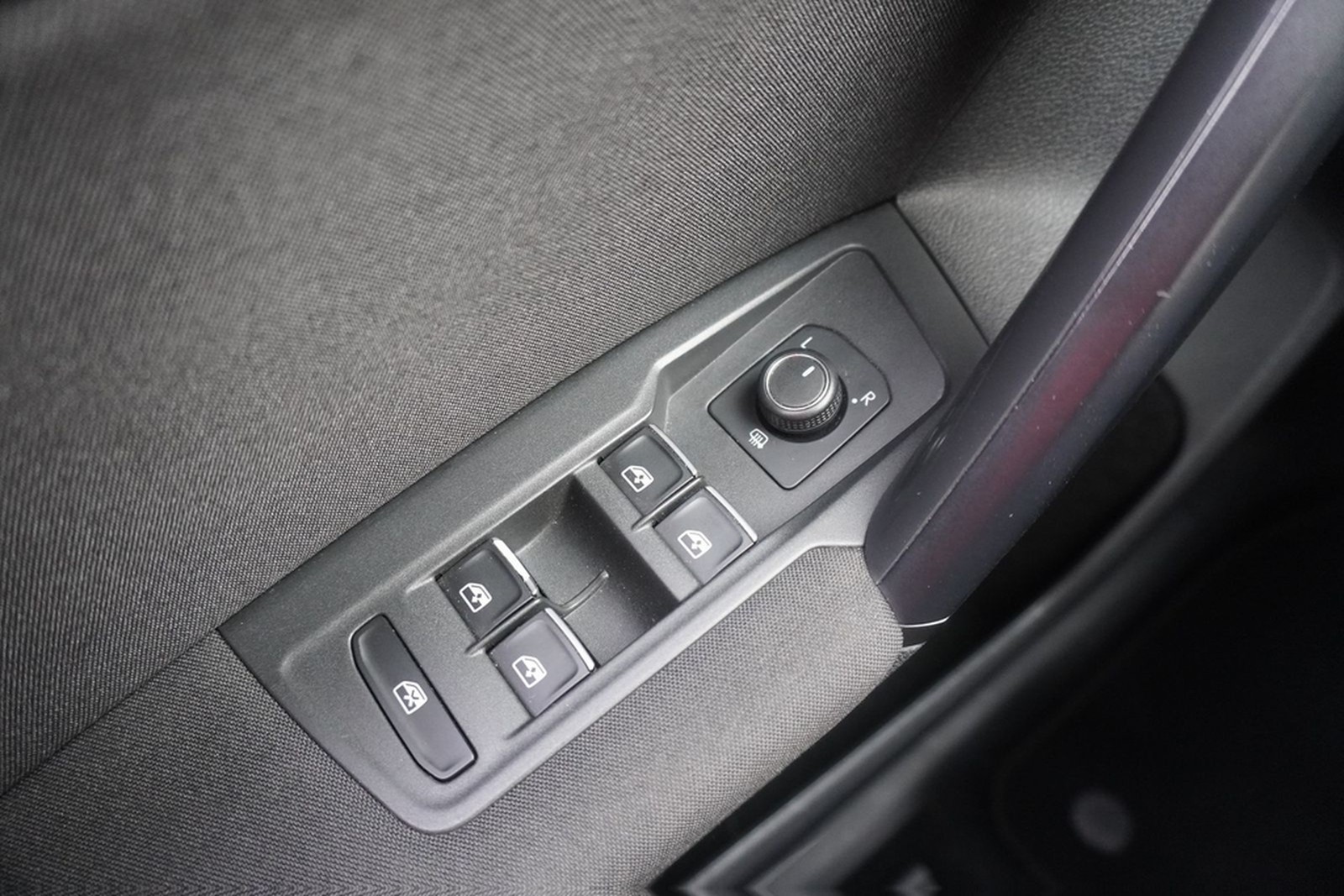 Volkswagen Tiguan 2.0 TDI 4Motion Sound AHK ACC Kamera Navi foto 22