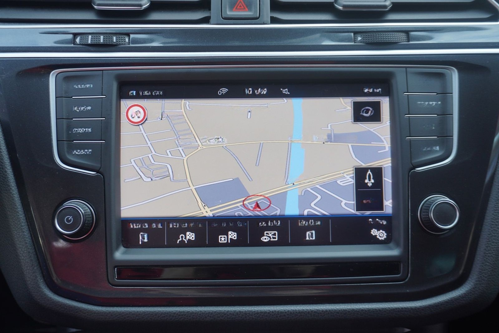 Volkswagen Tiguan 2.0 TDI 4Motion Sound AHK ACC Kamera Navi foto 24