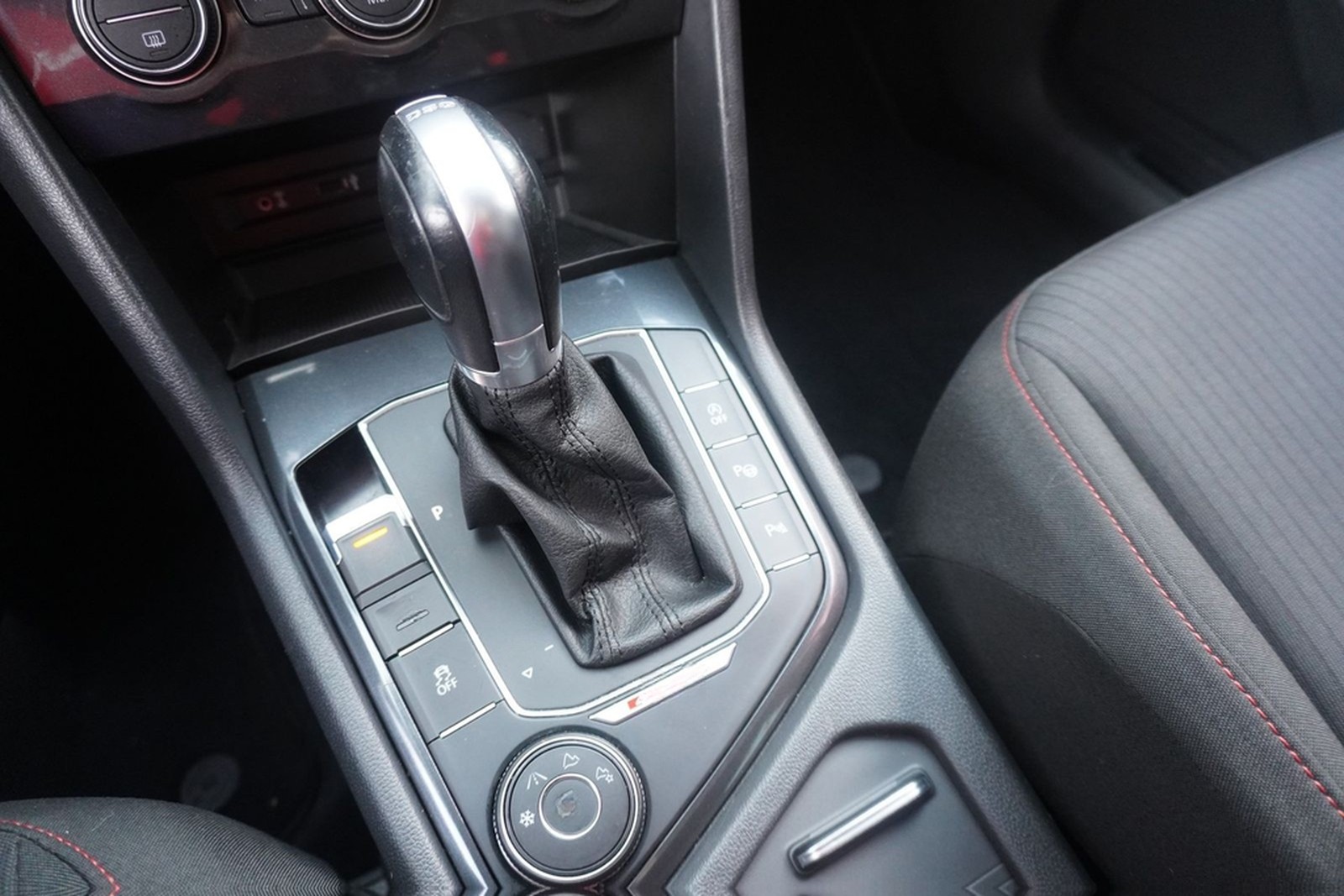 Volkswagen Tiguan 2.0 TDI 4Motion Sound AHK ACC Kamera Navi foto 29