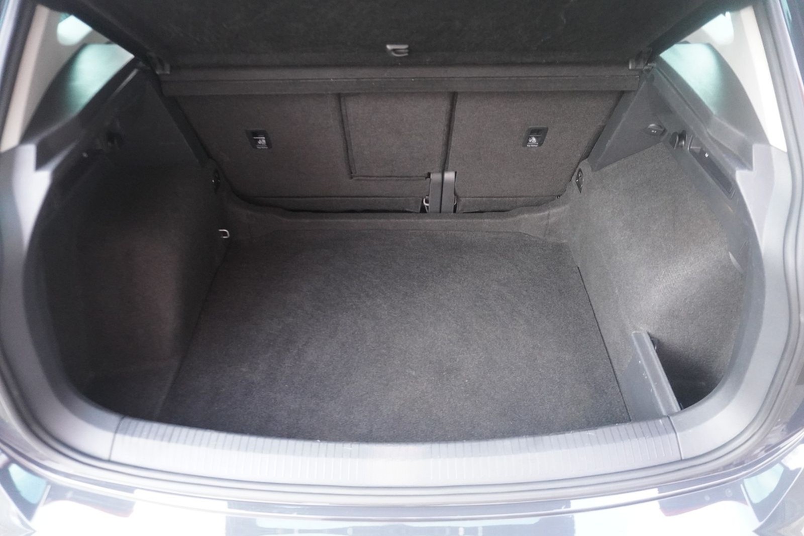 Volkswagen Tiguan 2.0 TDI 4Motion Sound AHK ACC Kamera Navi foto 32