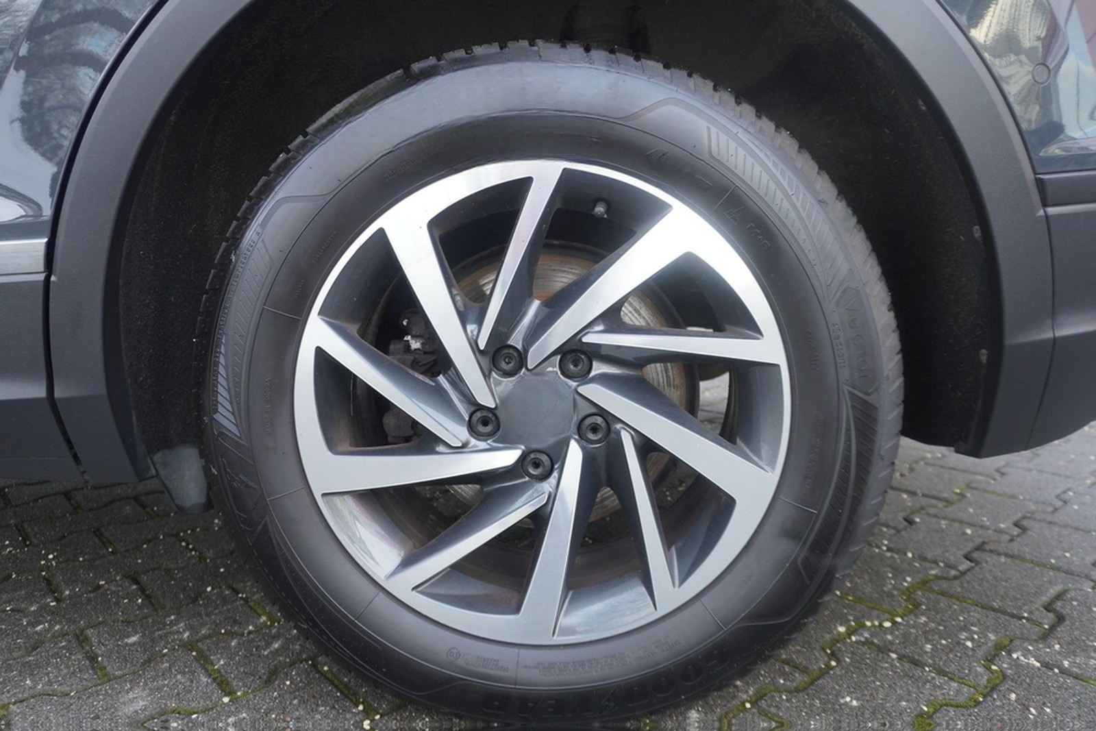 Volkswagen Tiguan 2.0 TDI 4Motion Sound AHK ACC Kamera Navi foto 33