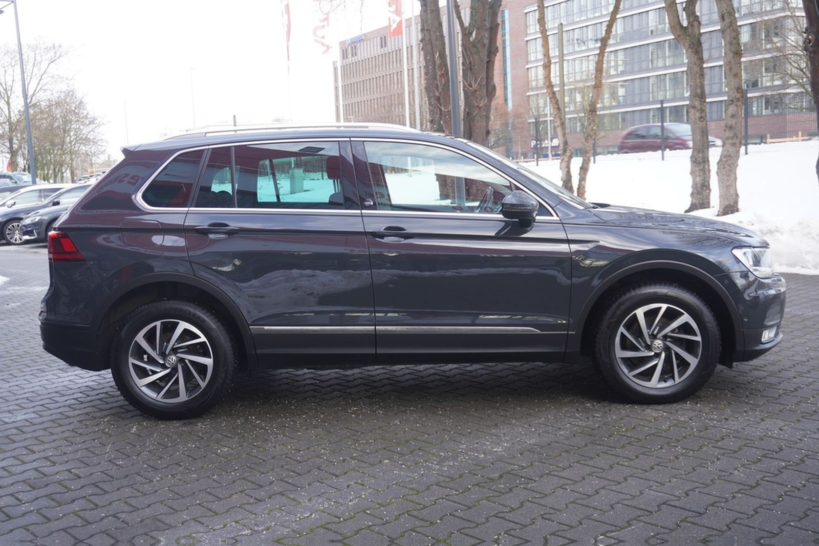 Volkswagen Tiguan 2.0 TDI 4Motion Sound AHK ACC Kamera Navi foto 5