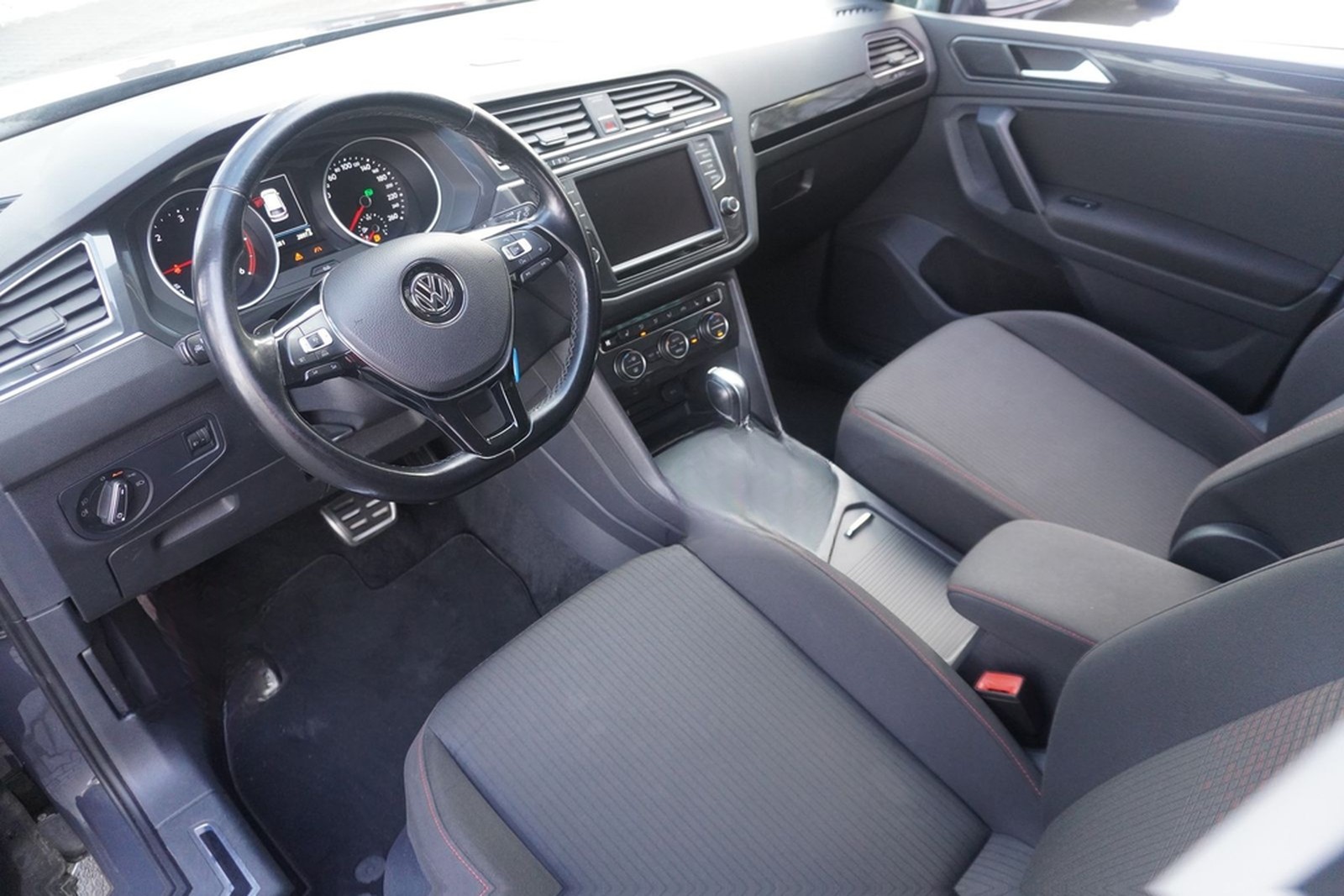 Volkswagen Tiguan 2.0 TDI 4Motion Sound AHK ACC Kamera Navi foto 10
