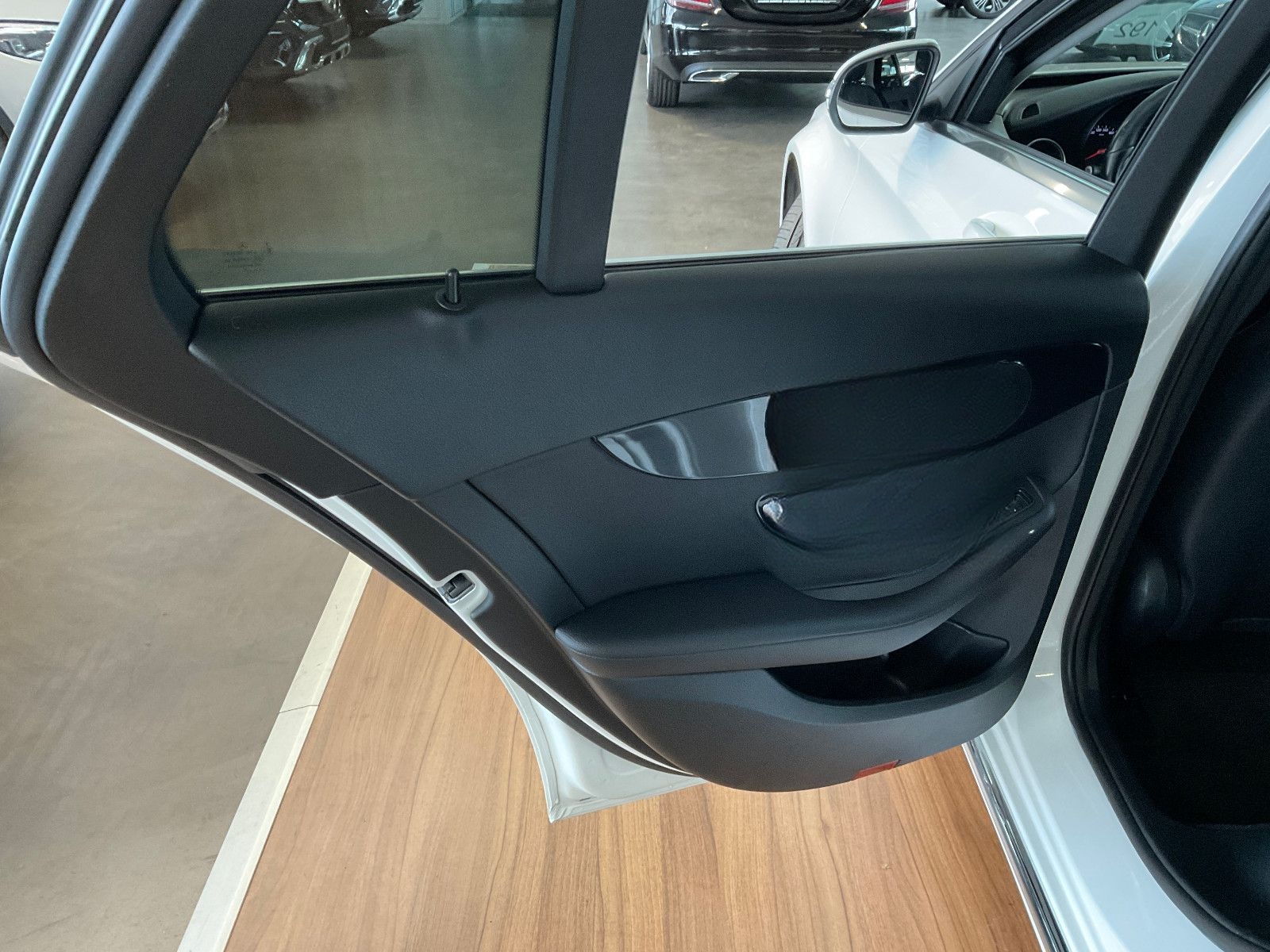 Mercedes-Benz C 180d T GARMIN/AHK/LED/KAMERA/BUSINESS foto 12