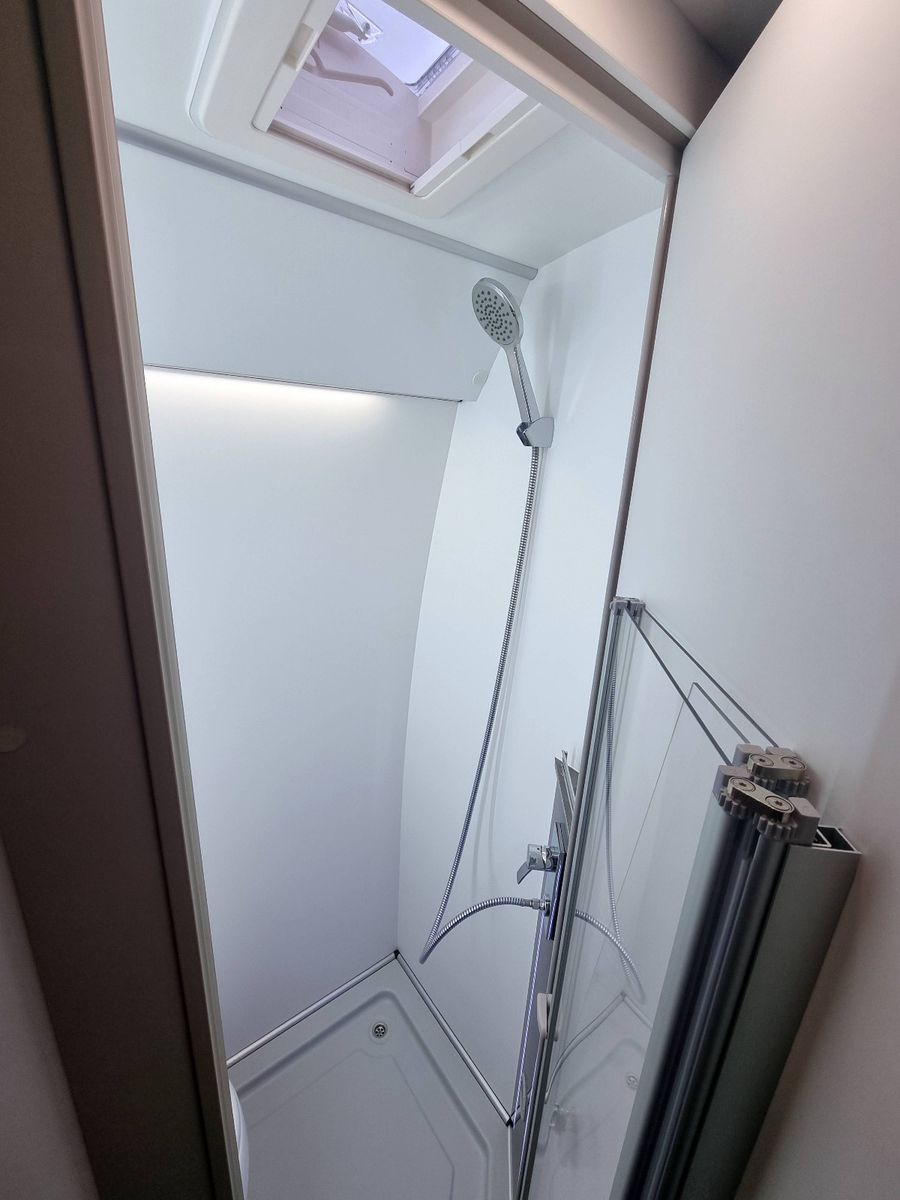 Mercedes-Benz Sprinter 419 Yucon 7.0 Lounge 4x4 Frankia 4Sitze foto 11