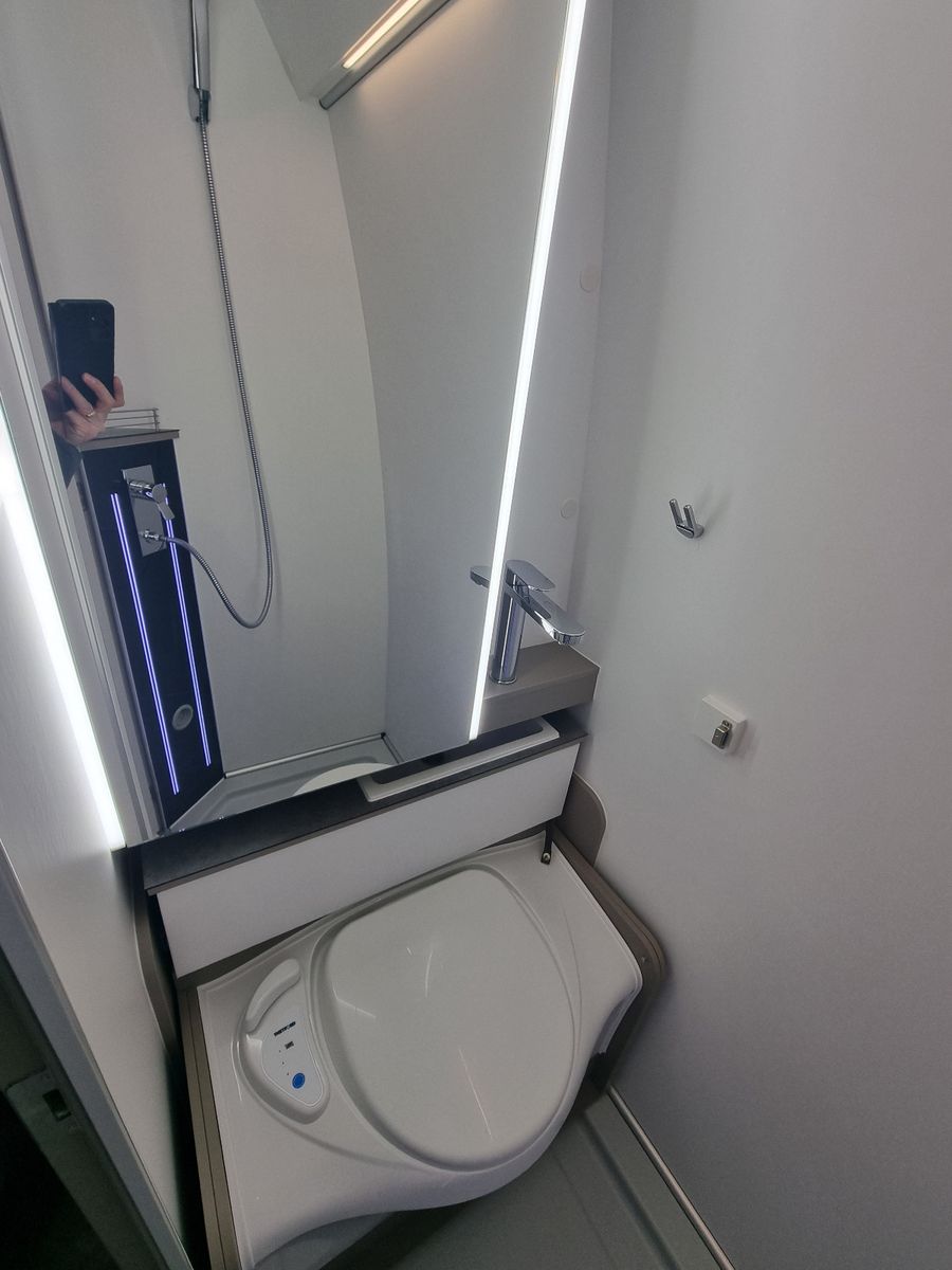 Mercedes-Benz Sprinter 419 Yucon 7.0 Lounge 4x4 Frankia 4Sitze foto 12