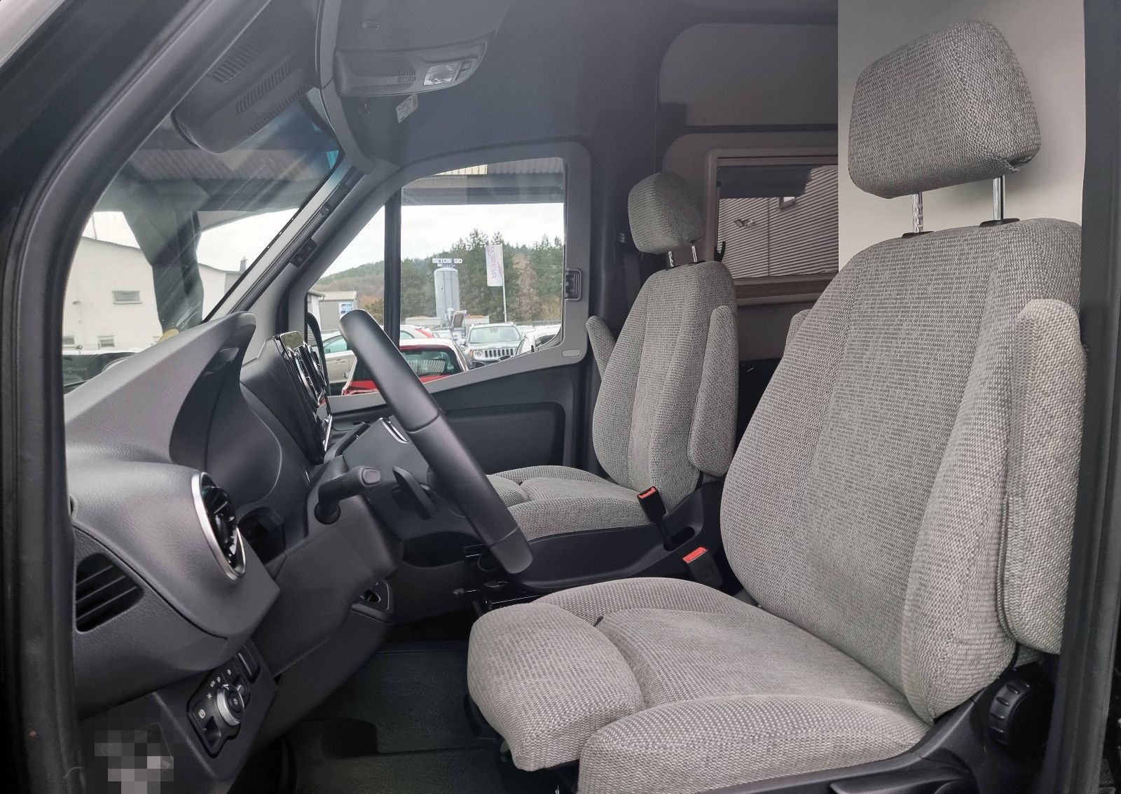 Mercedes-Benz Sprinter 419 Yucon 7.0 Lounge 4x4 Frankia 4Sitze foto 14