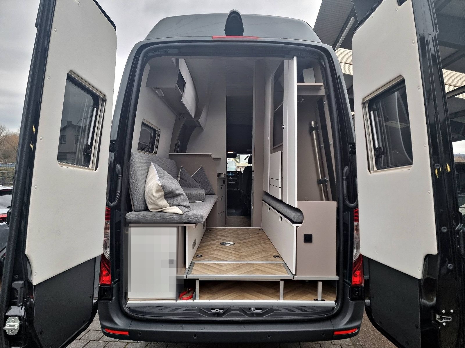 Mercedes-Benz Sprinter 419 Yucon 7.0 Lounge 4x4 Frankia 4Sitze foto 5