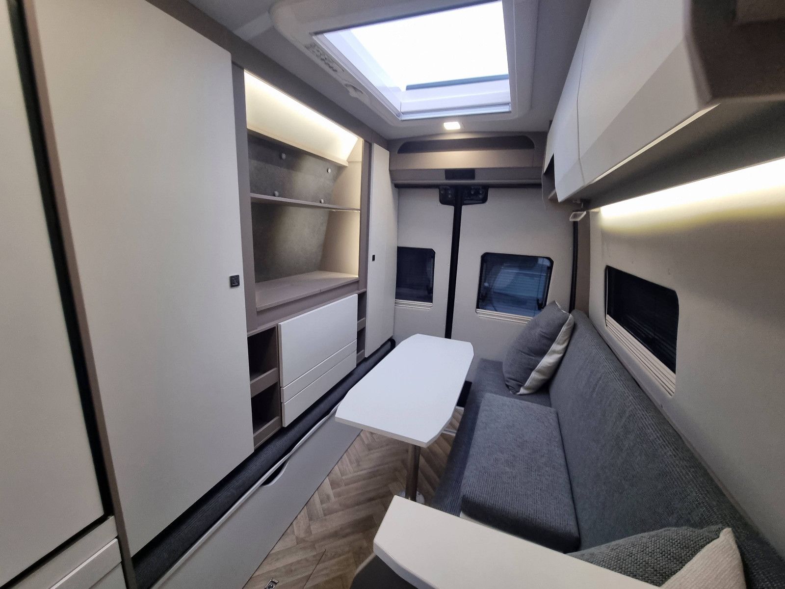 Mercedes-Benz Sprinter 419 Yucon 7.0 Lounge 4x4 Frankia 4Sitze foto 7