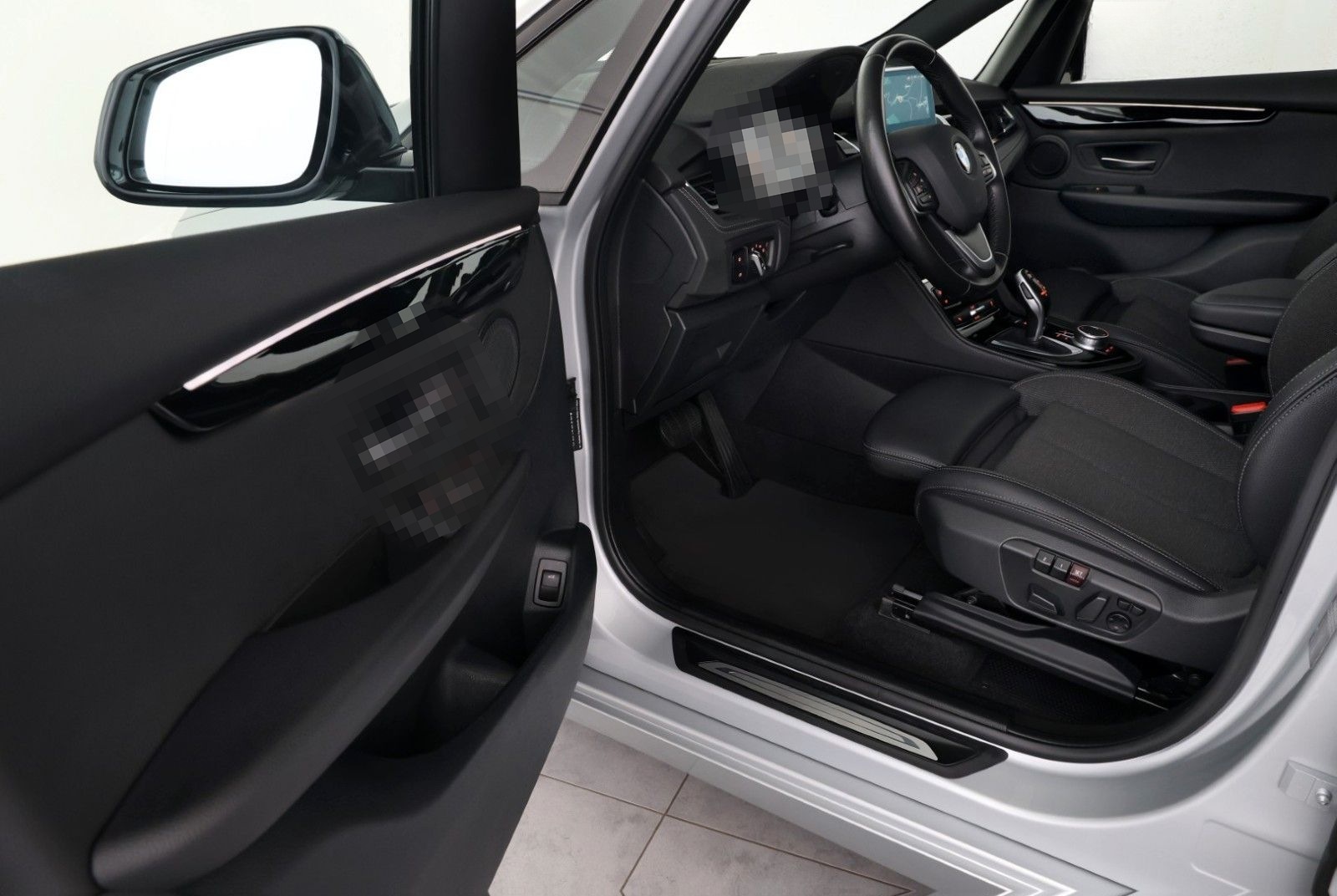 BMW 218i Active Tourer Sport Line LED PANO HUD 17" foto 11