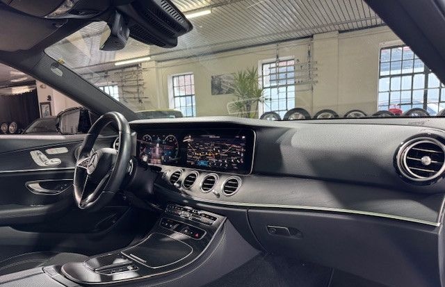 Mercedes-Benz E 300T de*AMG-Line*Pano*360°*Burmester*Night* foto 18