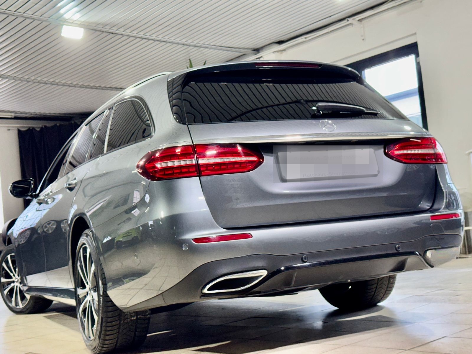 Mercedes-Benz E 300T de*AMG-Line*Pano*360°*Burmester*Night* foto 3