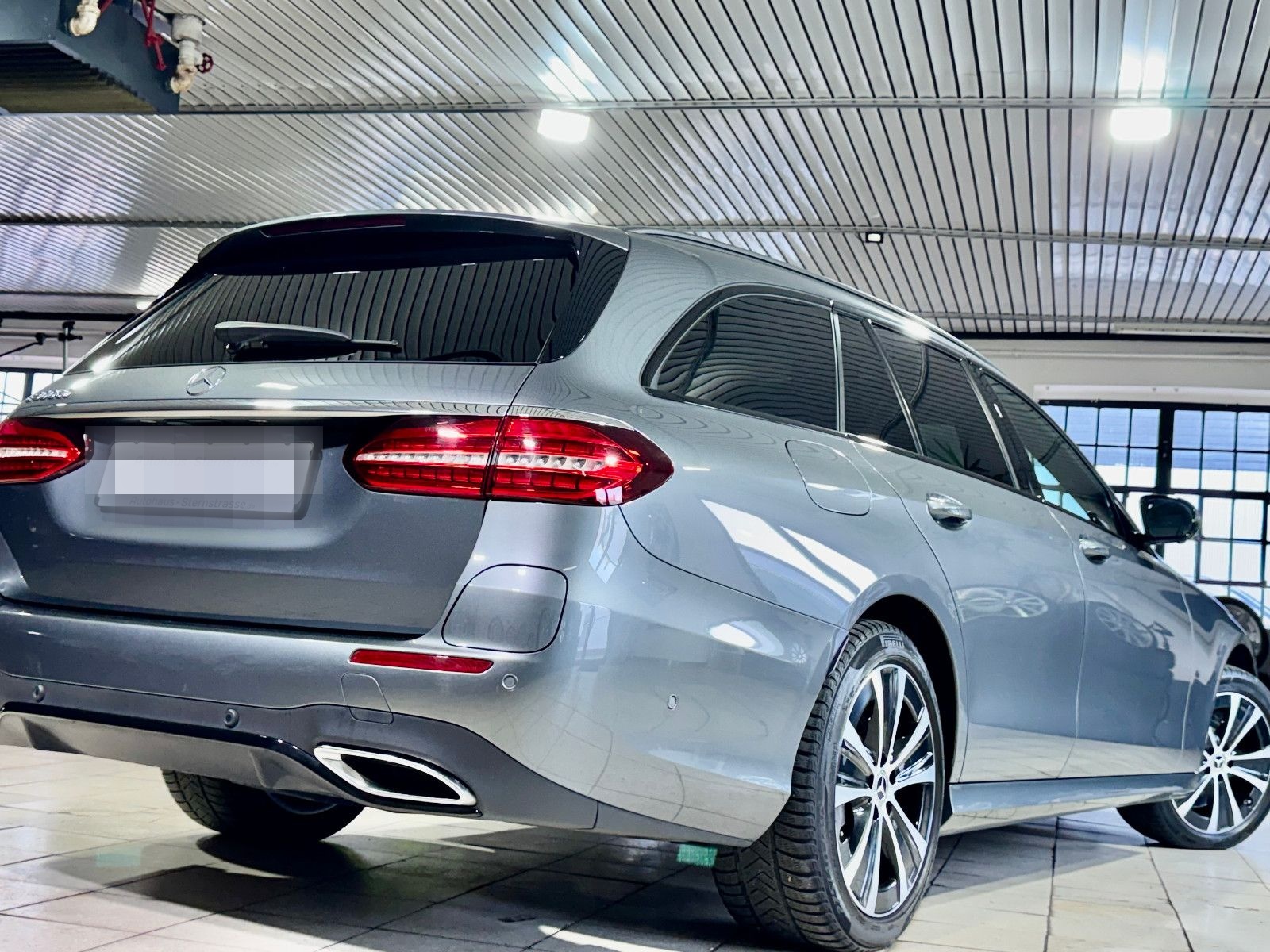 Mercedes-Benz E 300T de*AMG-Line*Pano*360°*Burmester*Night* foto 5