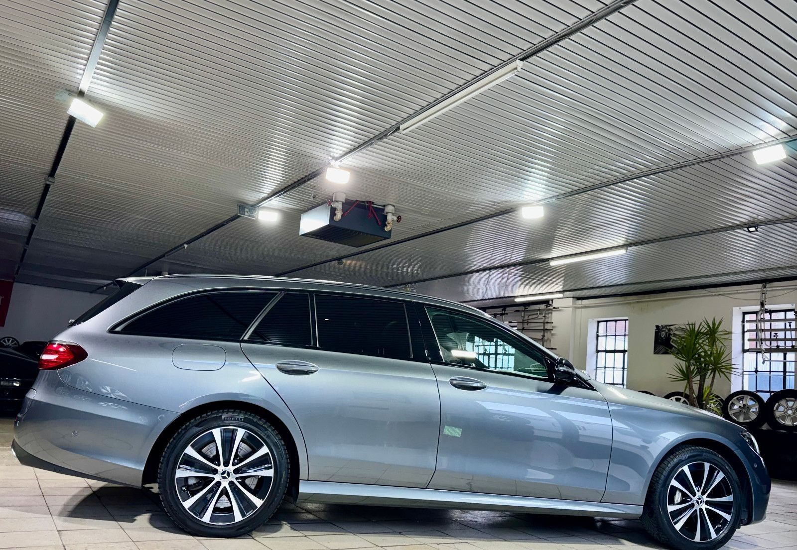 Mercedes-Benz E 300T de*AMG-Line*Pano*360°*Burmester*Night* foto 6