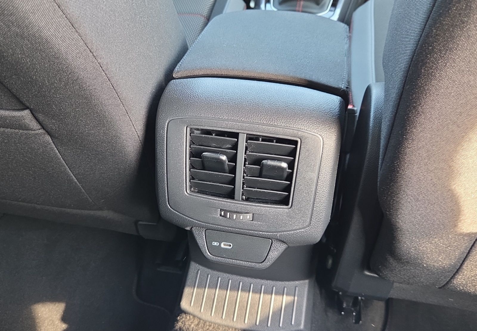 Volkswagen T-ROC Sport*AHK*PDC*Telefon*Navi*Klima*Sitzhzg. foto 15