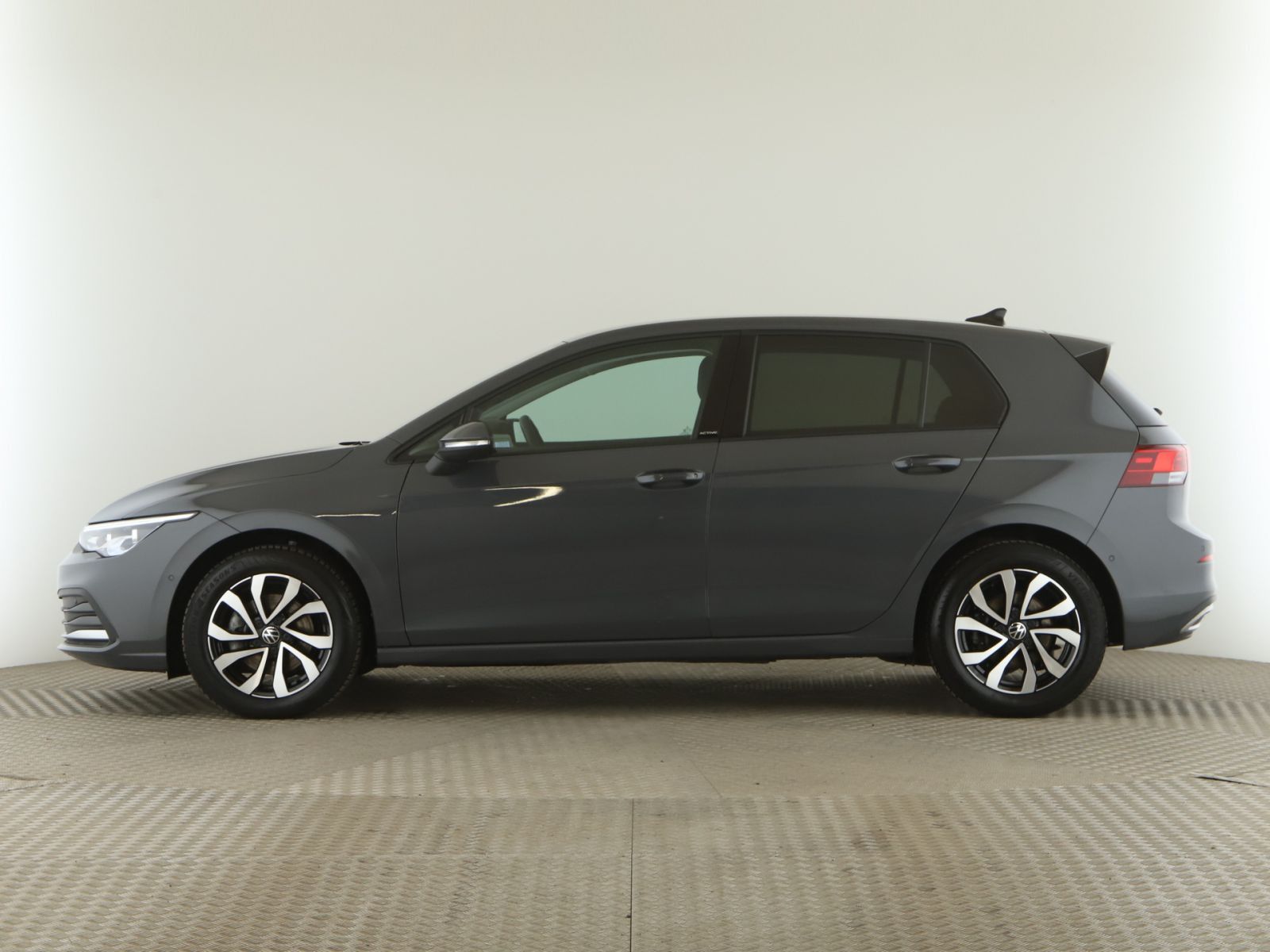 Volkswagen Golf VIII 1.5 TSI Active LED+RFK+Navi+StandH foto 5