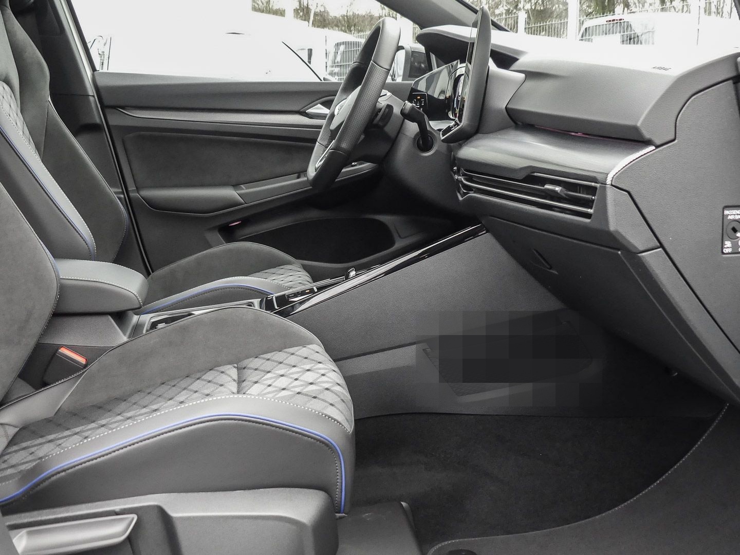 Volkswagen Golf 1.5 eTSI R-Line DSG AHK Pano foto 11