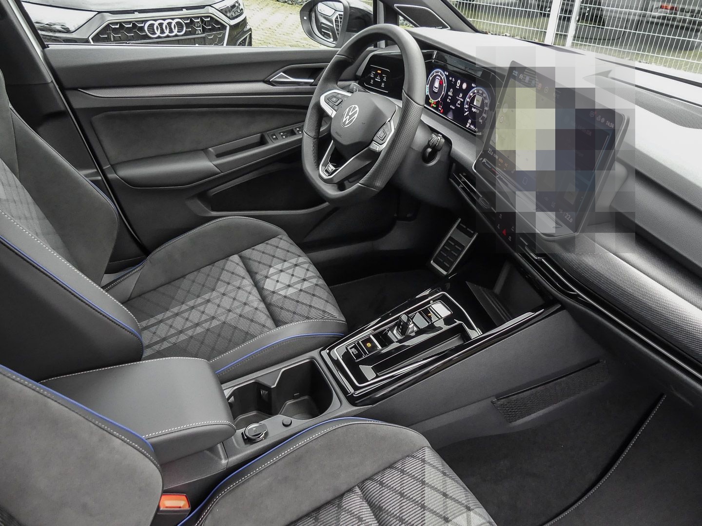 Volkswagen Golf 1.5 eTSI R-Line DSG AHK Pano foto 10