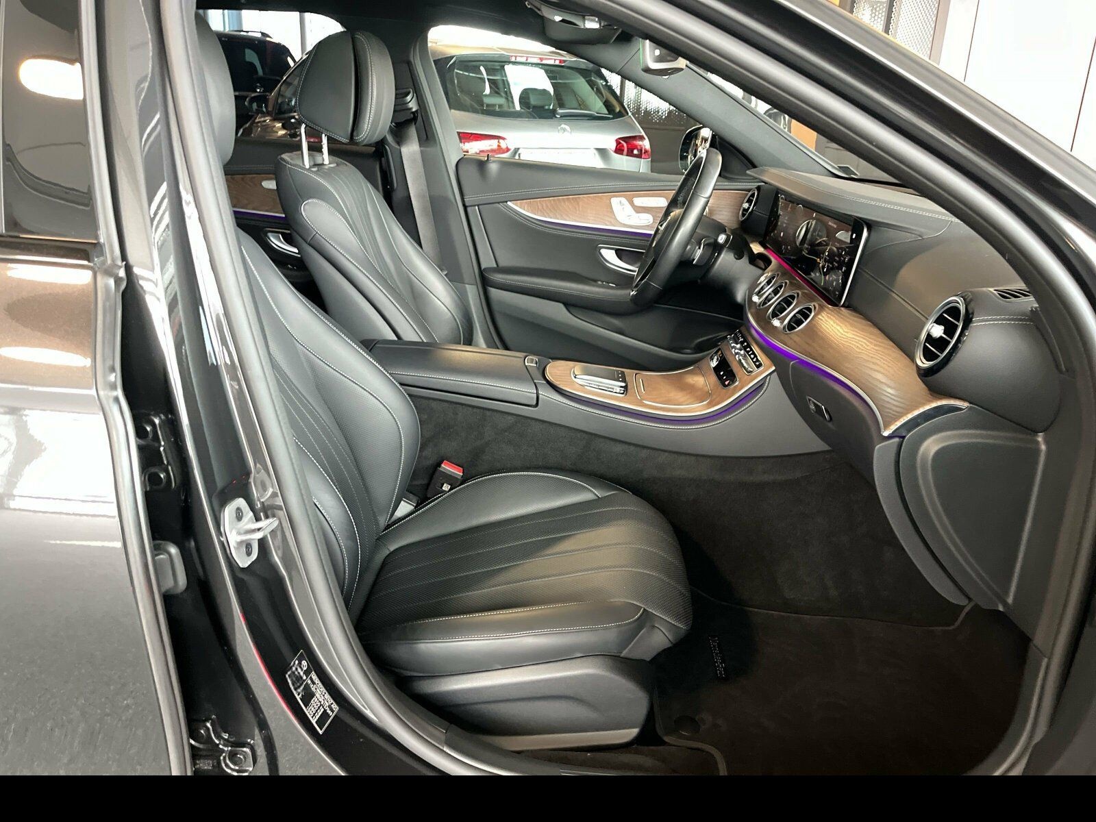 Mercedes-Benz E 300 de 4M T AMG Line 360°/HUD/Night/PANO/Burm. foto 16