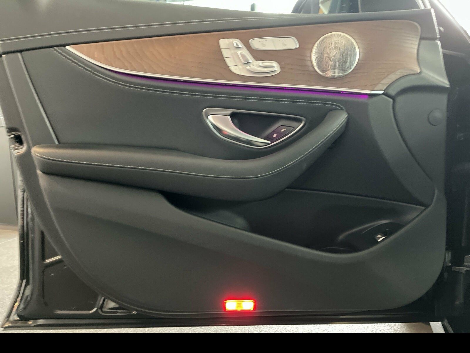 Mercedes-Benz E 300 de 4M T AMG Line 360°/HUD/Night/PANO/Burm. foto 17