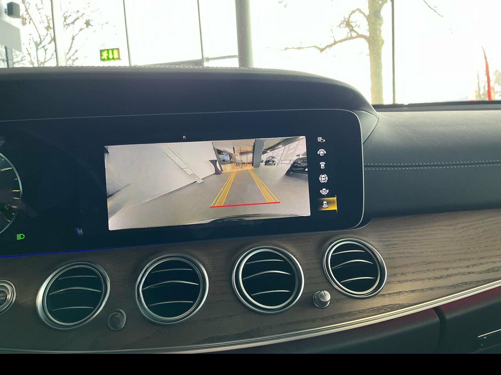 Mercedes-Benz E 300 de 4M T AMG Line 360°/HUD/Night/PANO/Burm. foto 21