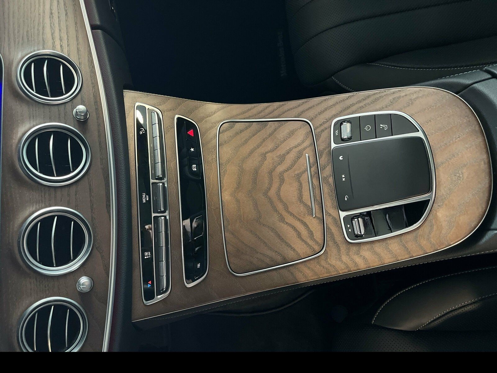 Mercedes-Benz E 300 de 4M T AMG Line 360°/HUD/Night/PANO/Burm. foto 23