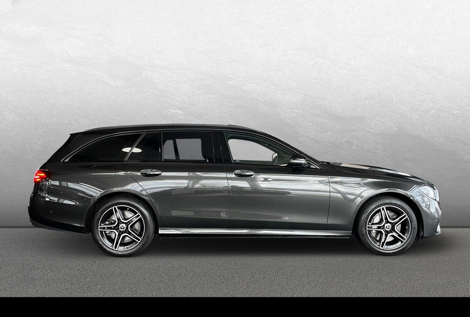 Mercedes-Benz E 300 de 4M T AMG Line 360°/HUD/Night/PANO/Burm. foto 5