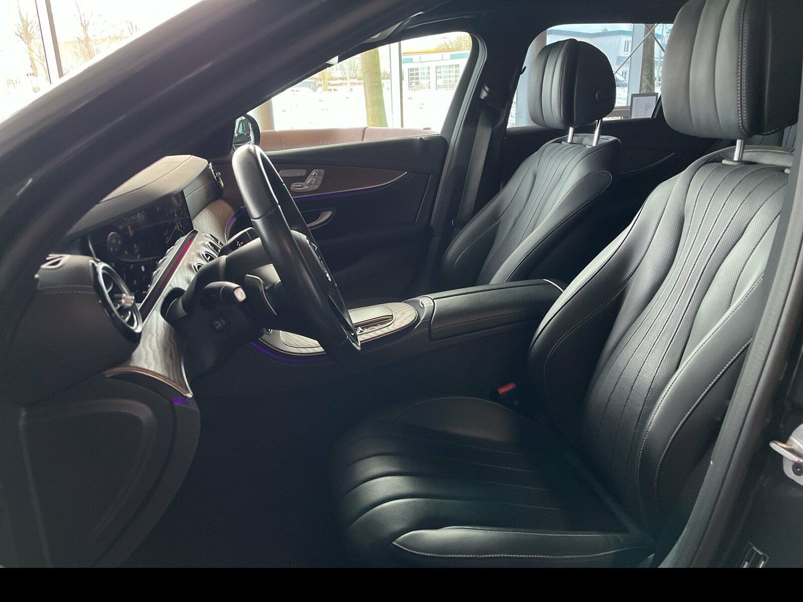 Mercedes-Benz E 300 de 4M T AMG Line 360°/HUD/Night/PANO/Burm. foto 6